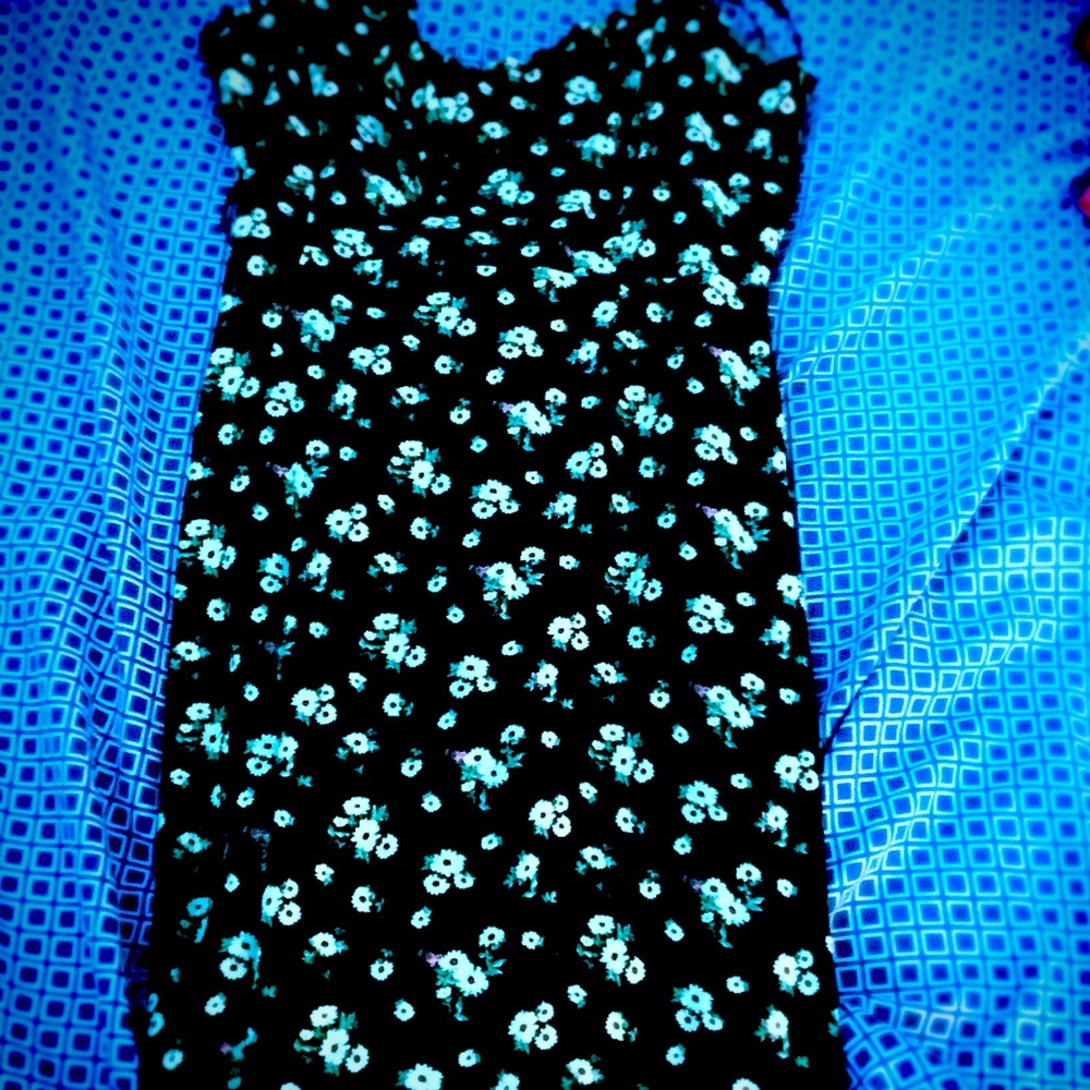 Selling a dress from pretty little thing